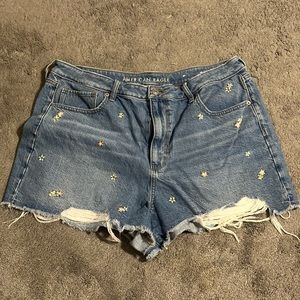 American Eagle flower shorts
